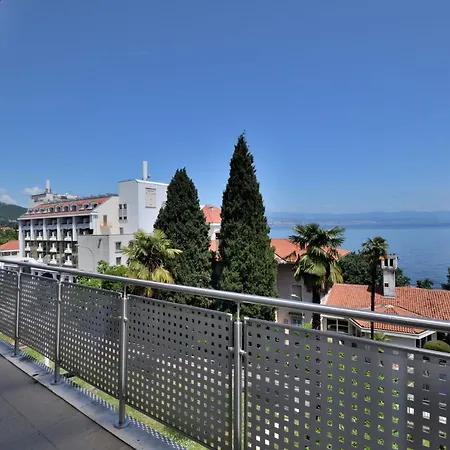 Apartment Bela Lovran