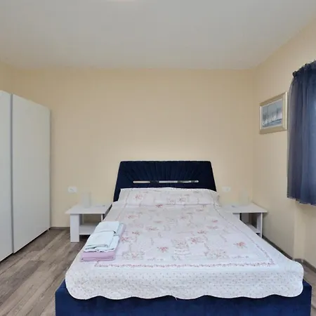 Apartment Bela *