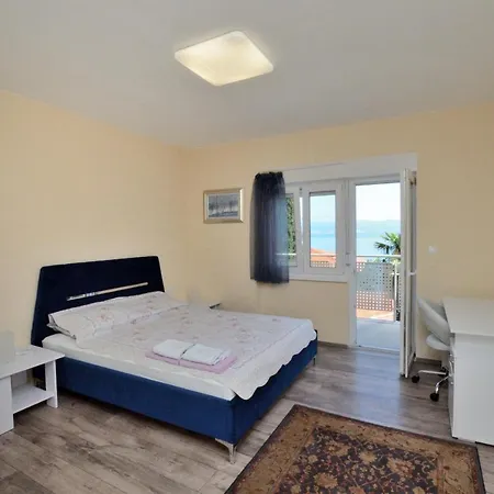 Apartment Bela *
