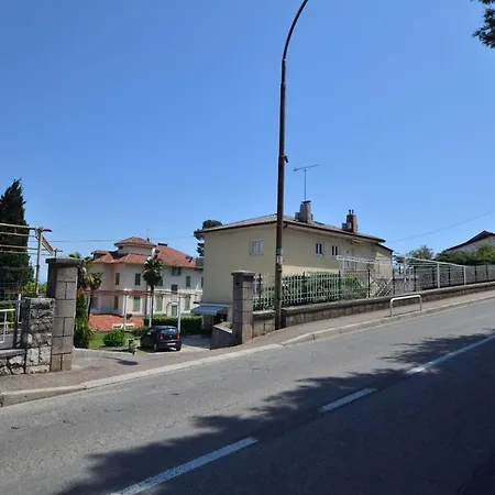 Apartment Bela *